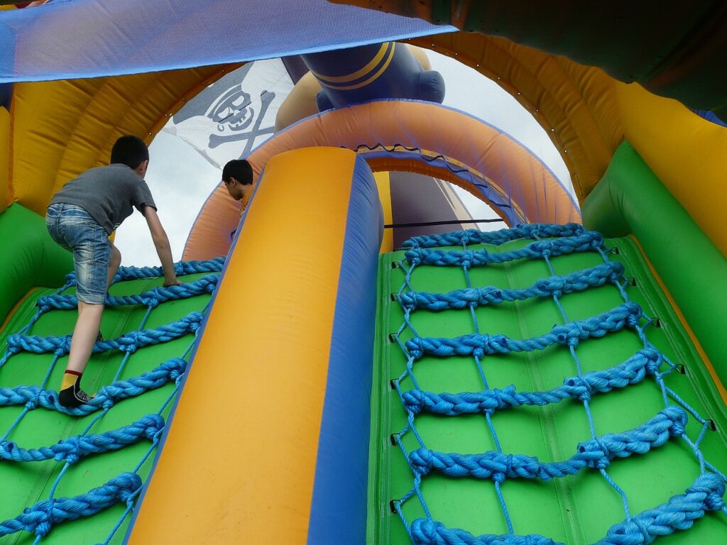 pirate ship, bouncy castle, inflatable-414124.jpg